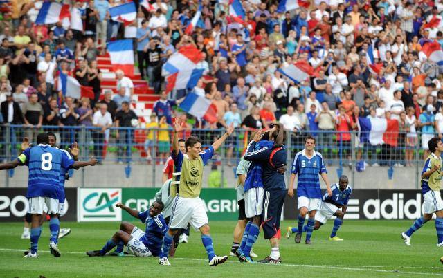 弗赖堡客场逆转战胜对手，取得关键胜利