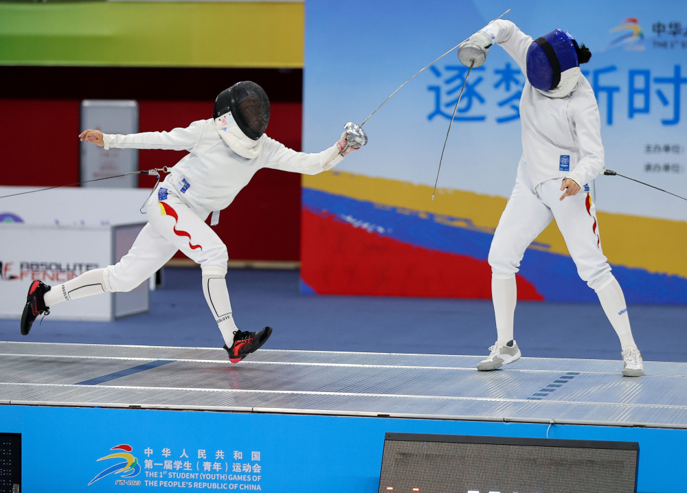 女子击剑比赛中不败神话继续