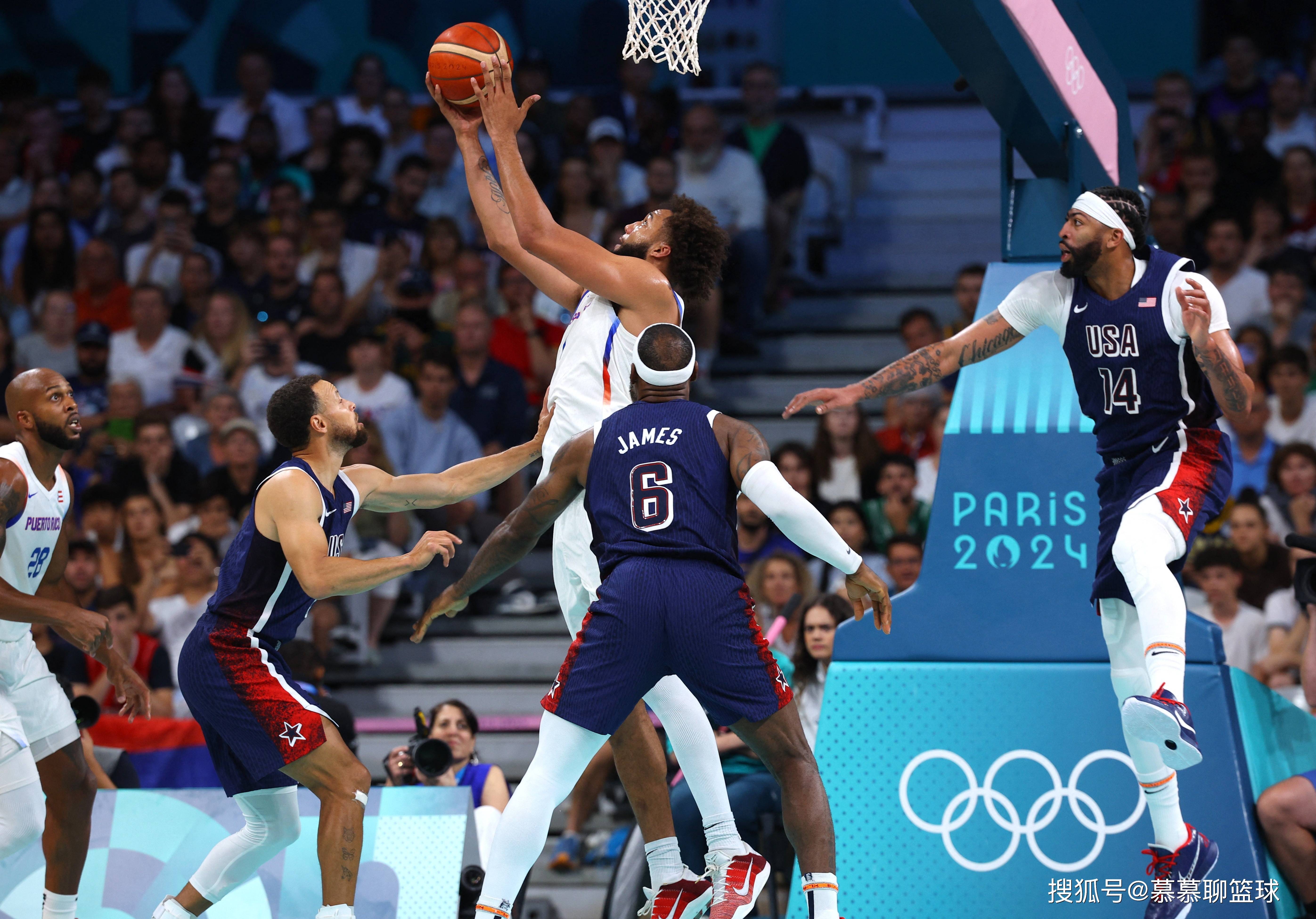 西班牙选手在篮球比赛中夺得金牌