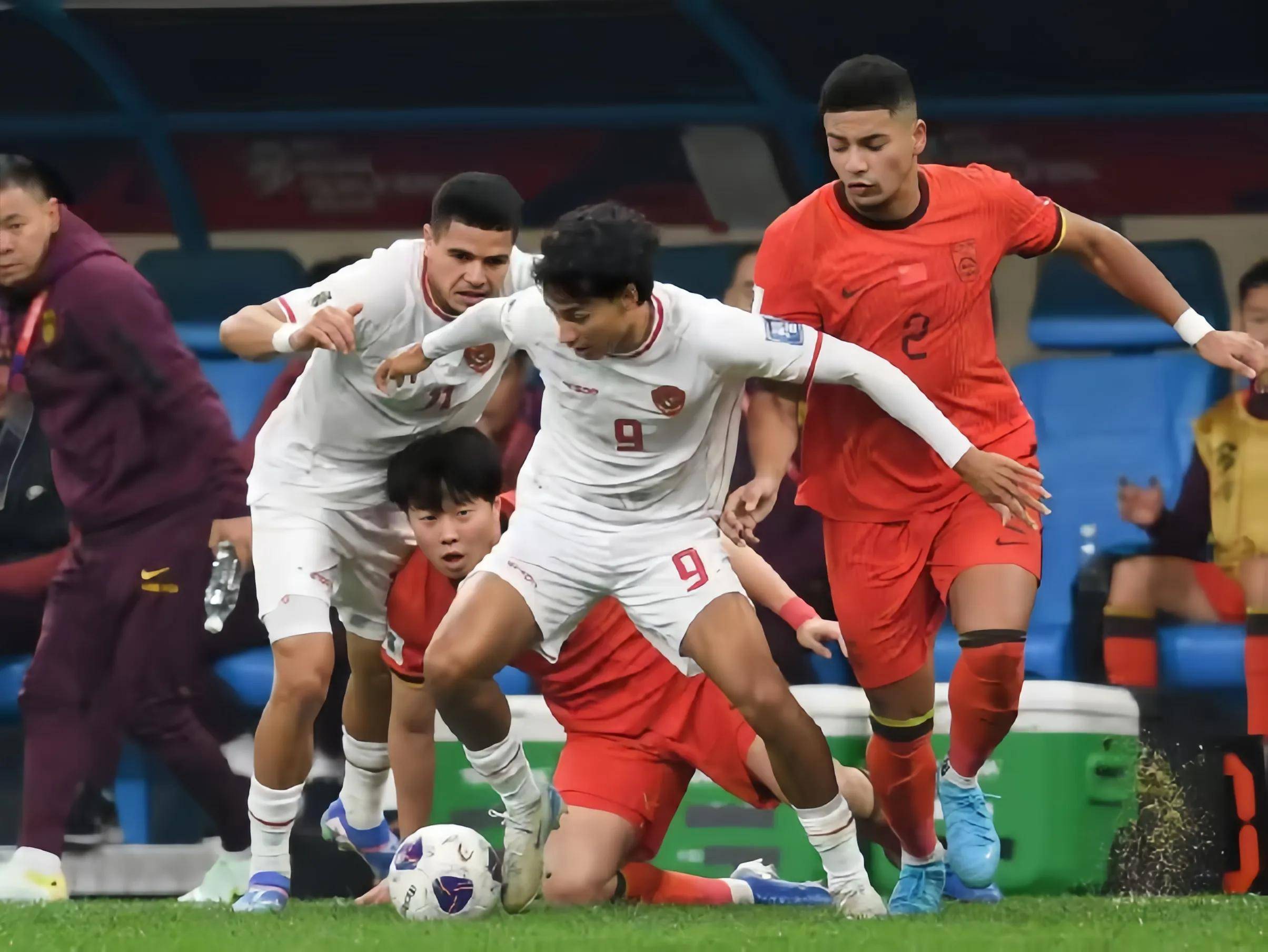 克服伤病困扰，英超球员重返赛场展现实力的简单介绍