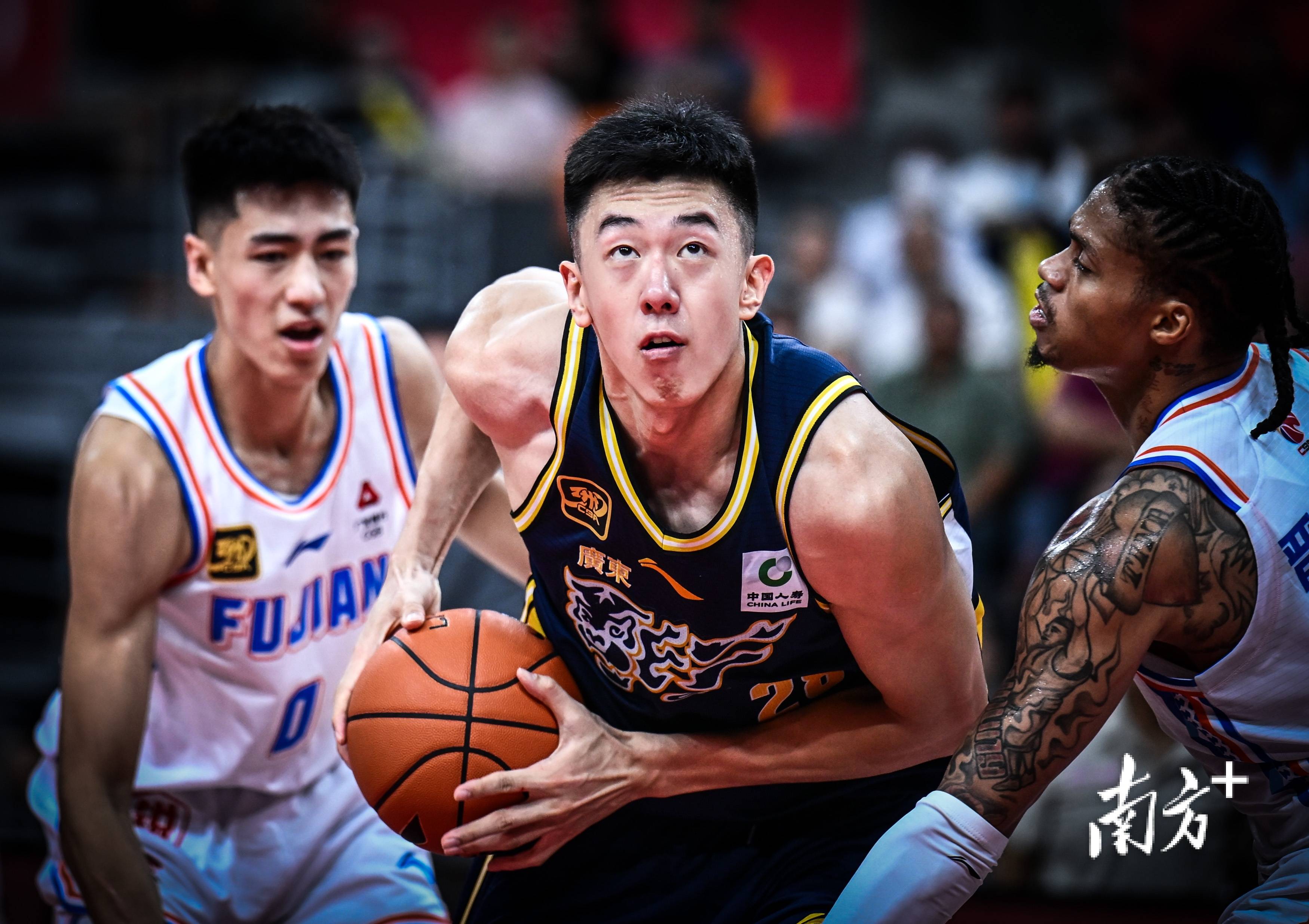 广东队控卫大放异彩，带领球队取胜