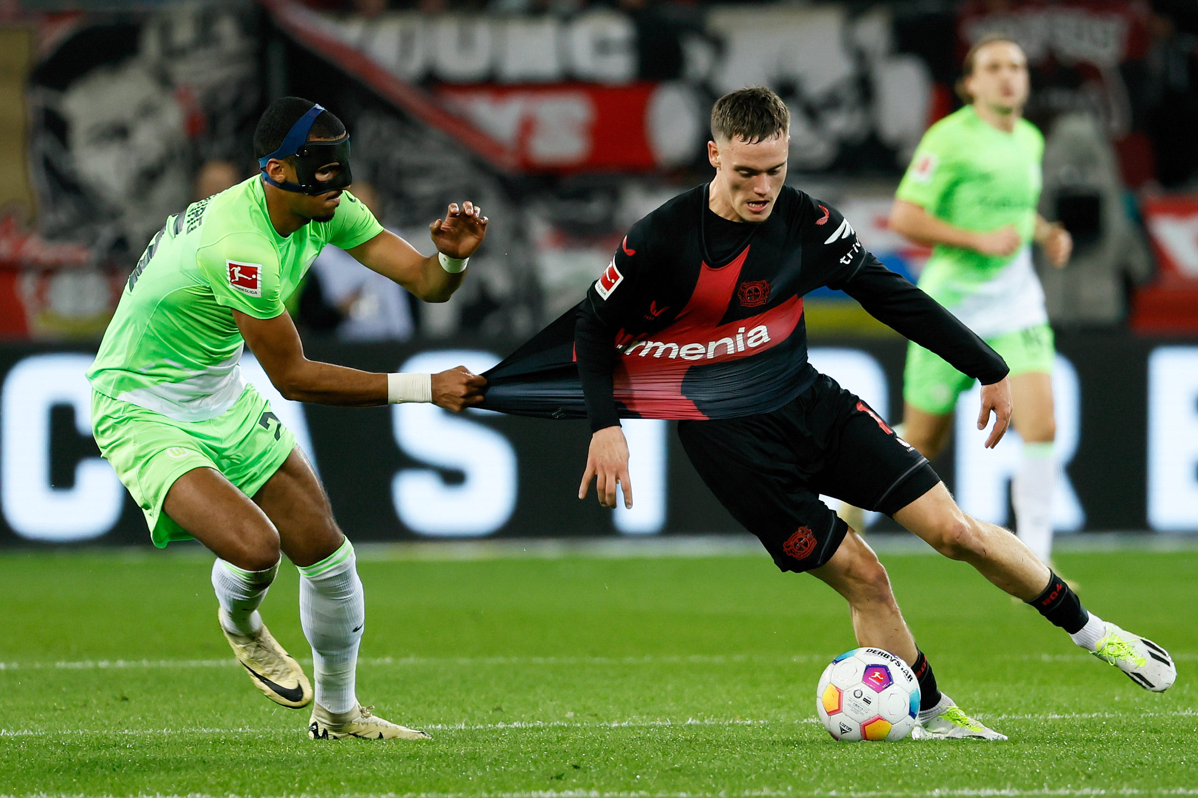 法兰克福客场击败勒沃库森，稳固欧冠资格