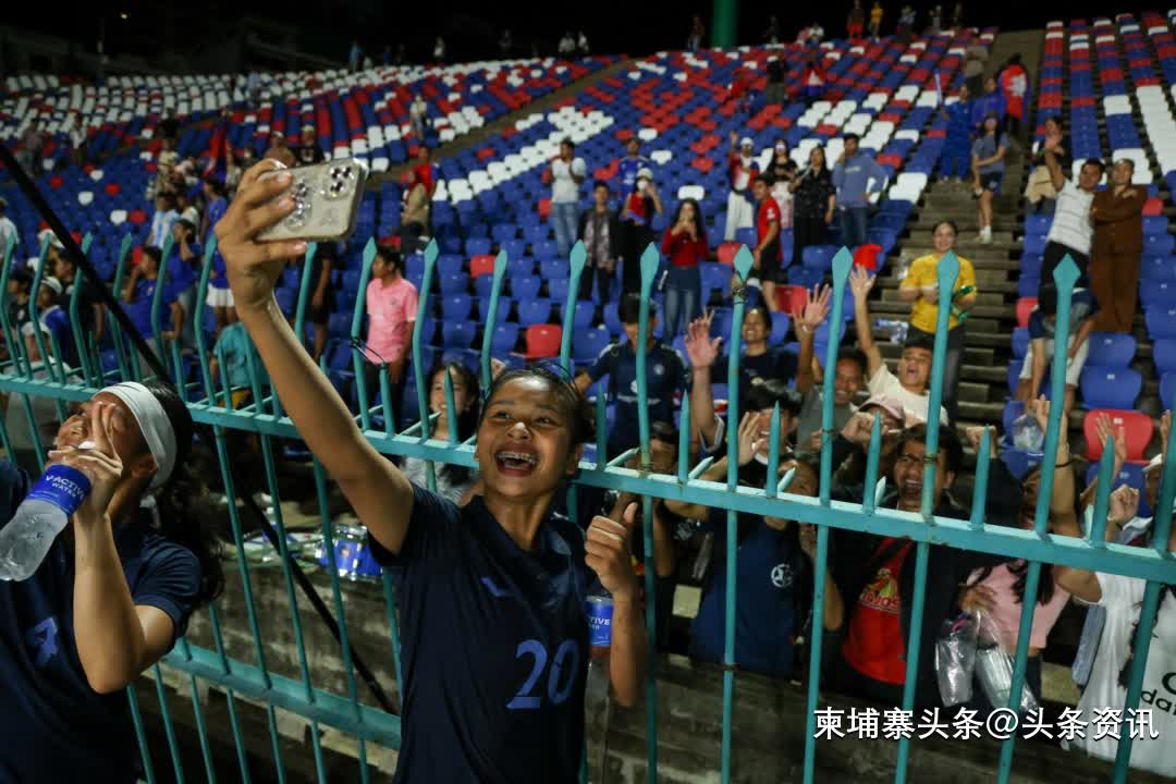中国队在女子足球赛场上勇夺头筹