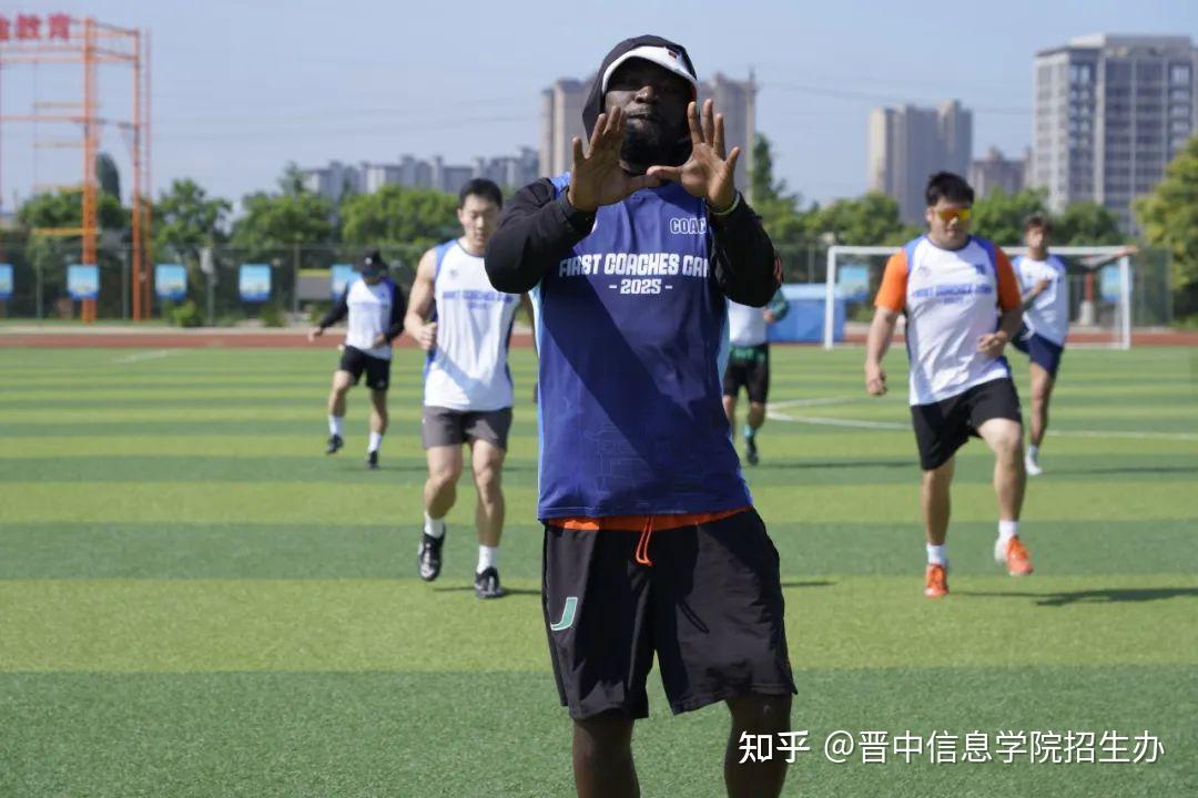 争夺胜利，球员开展综合训练的简单介绍