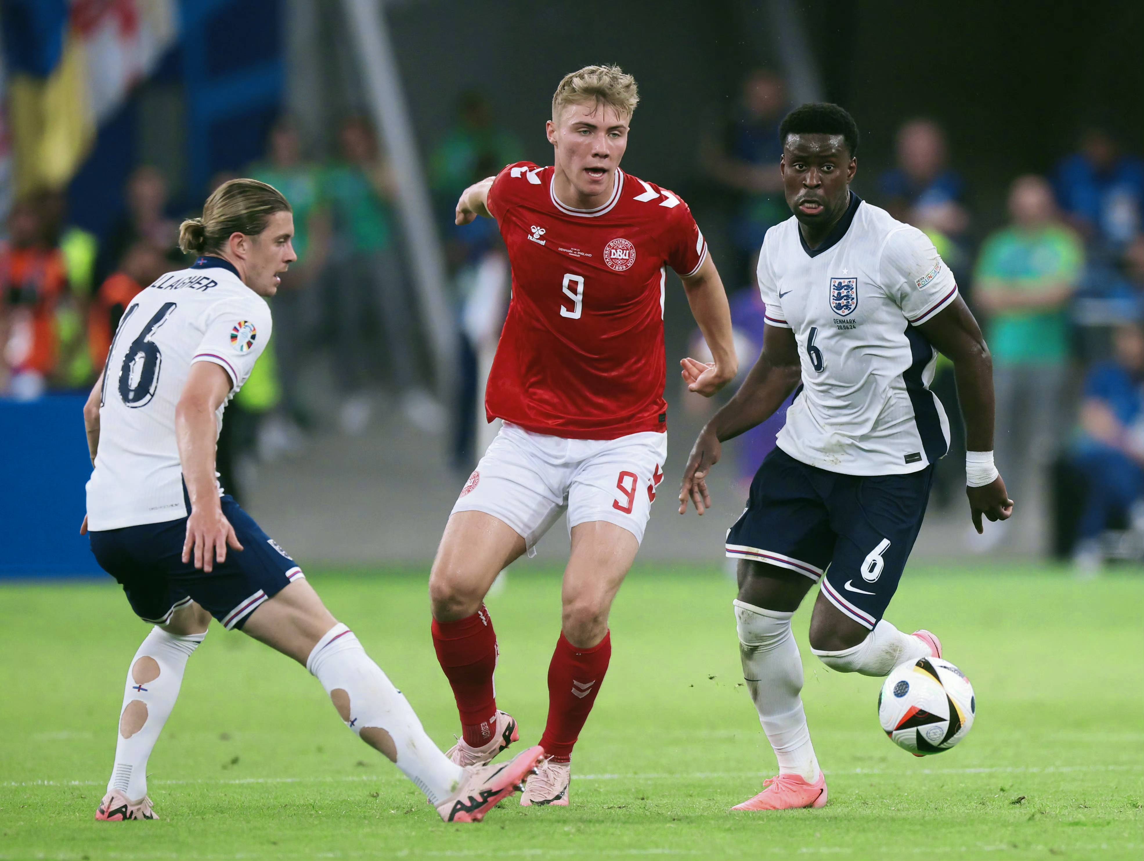 丹麦队惊艳表现，晋级欧洲杯四强的简单介绍