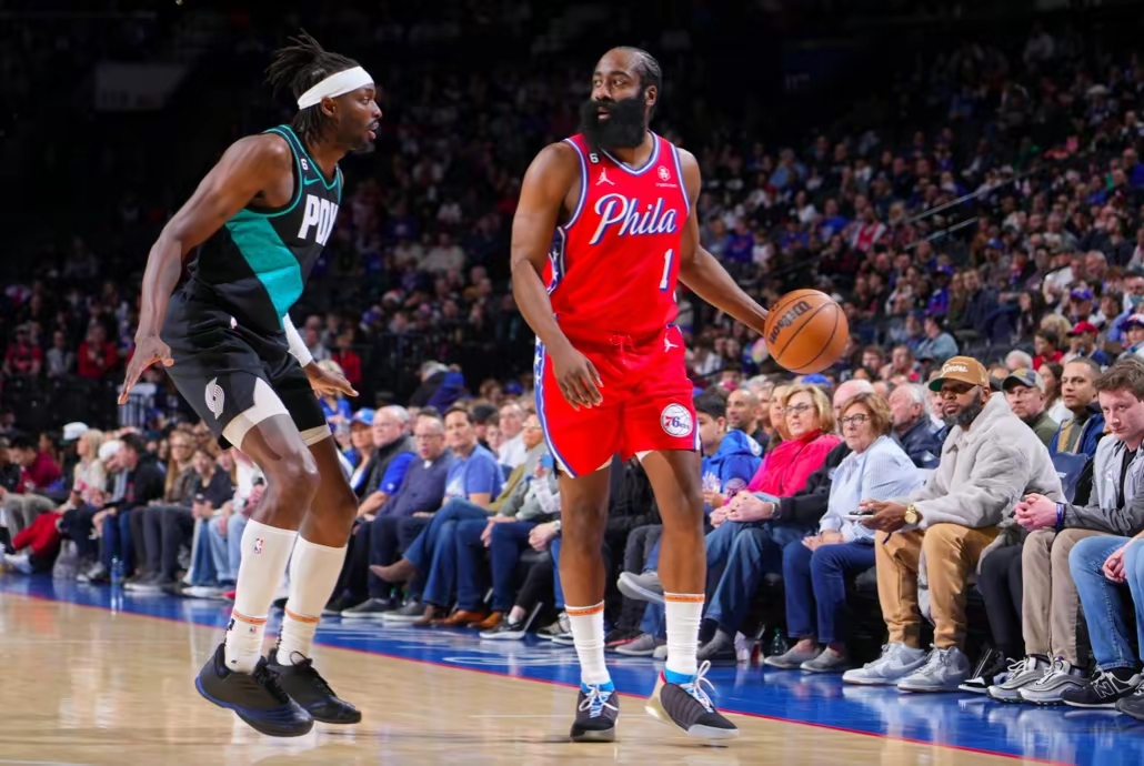 开拓者击败76人，延续不败之地