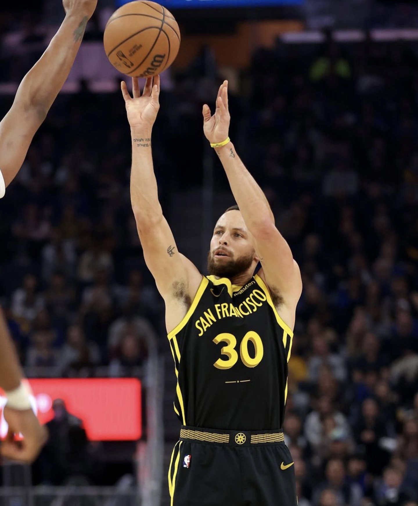 勇士队步步维艰，季后赛前景蒙上阴影