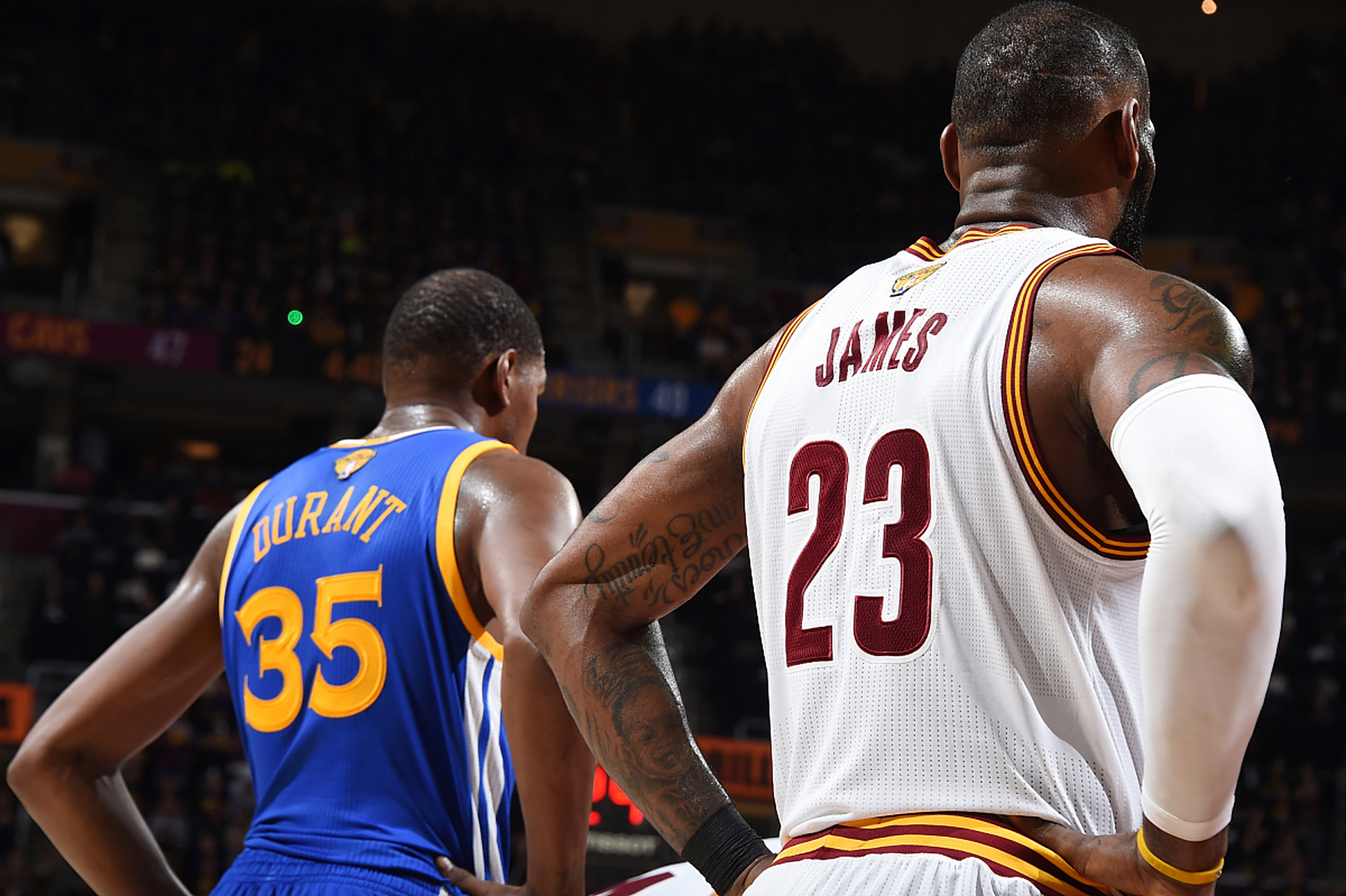 詹姆斯对决杜兰特，谁将胜出？