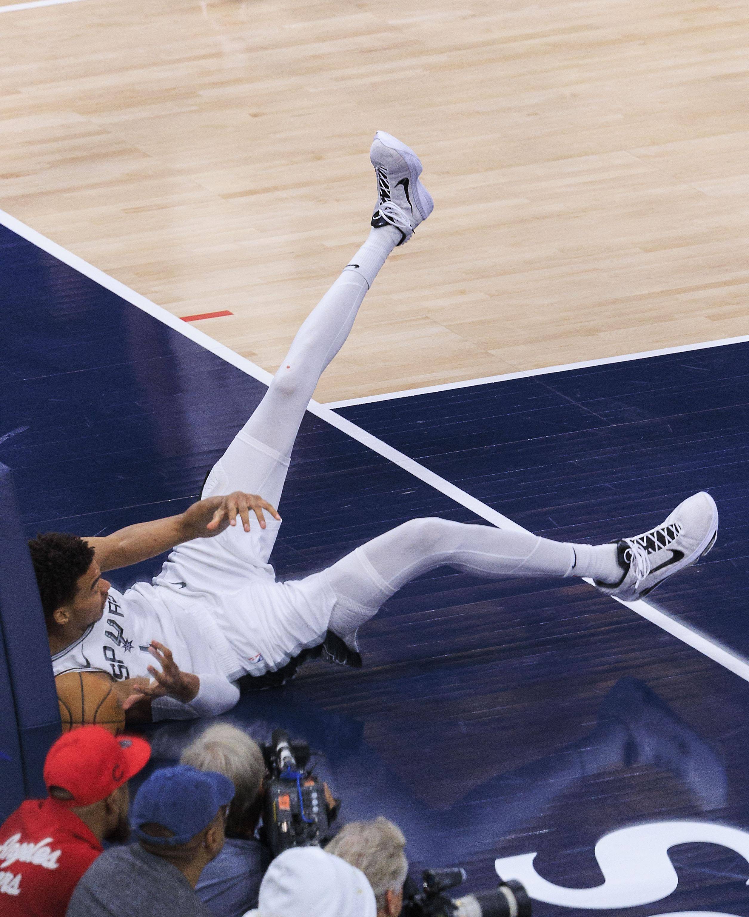 火箭险胜马刺，晋级西部决赛