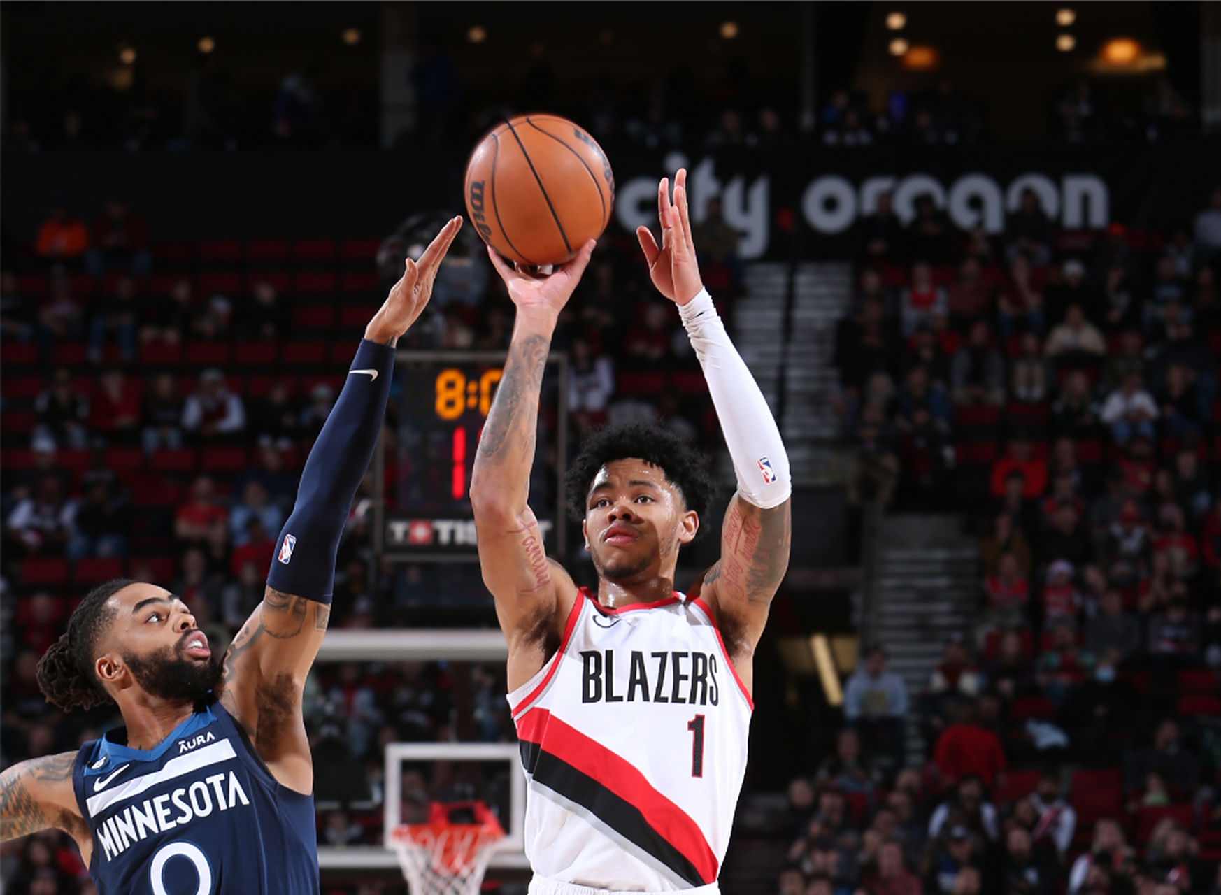 包含开拓者客场大胜骑士，利拉德砍下25分的词条