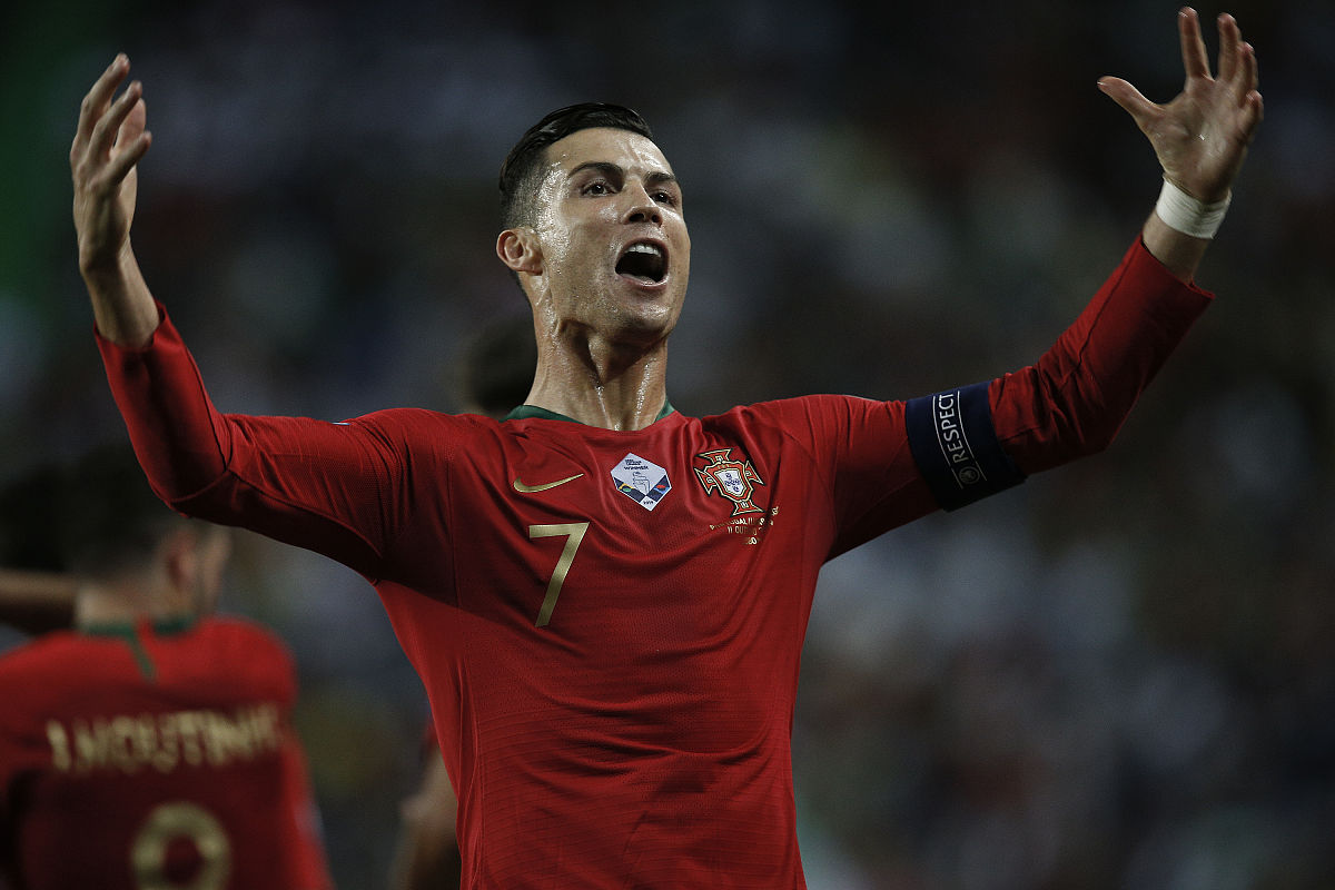 包含葡萄牙队战平法国，携手晋级欧洲杯16强的词条