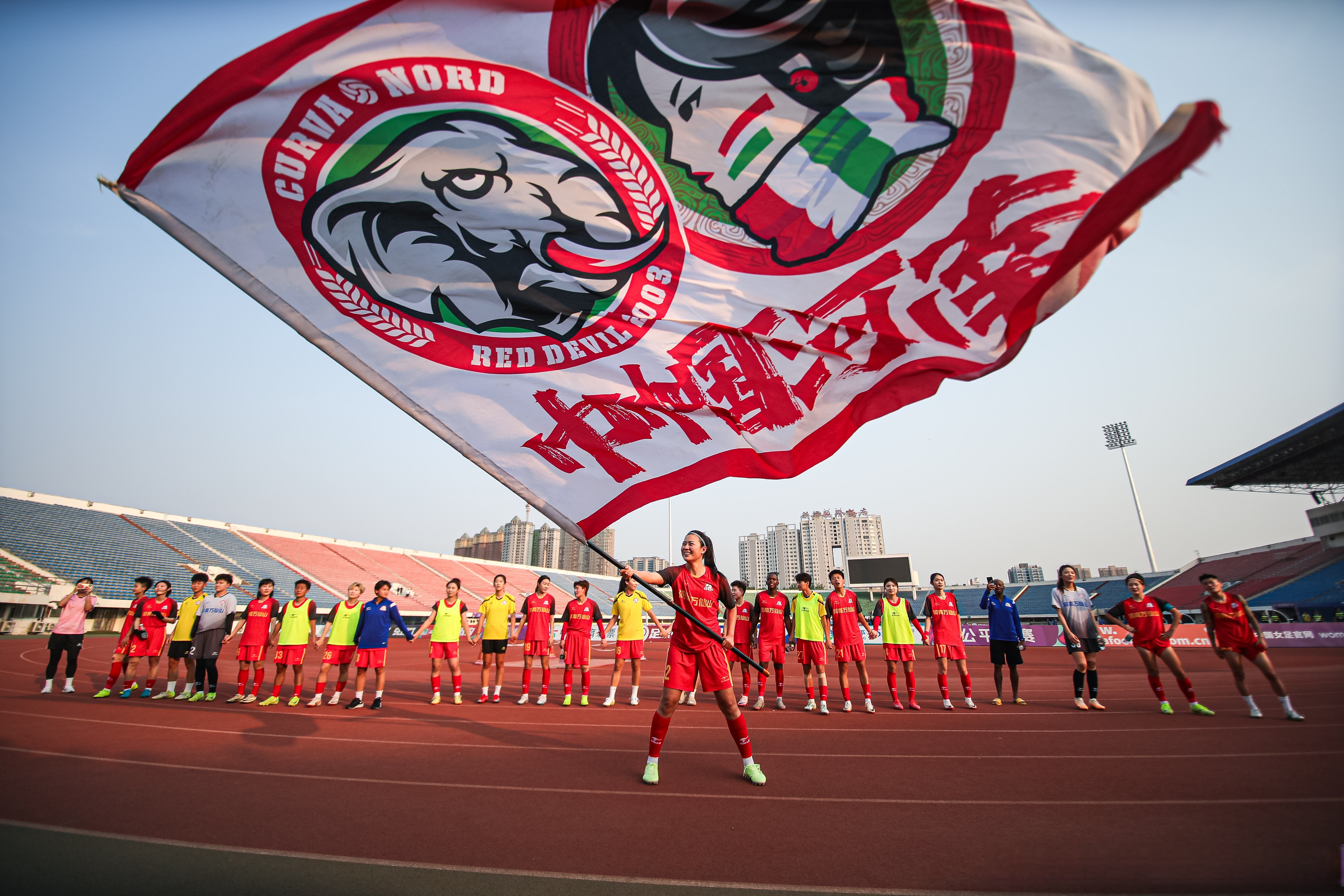 武汉卓尔击败重庆斯威，努力谋求胜利