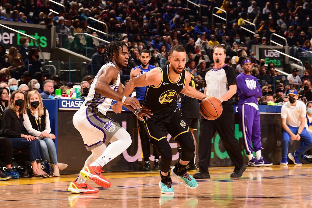 国王完胜北京队,克莱刷新纪录 国王完胜北京队,克莱刷新纪录