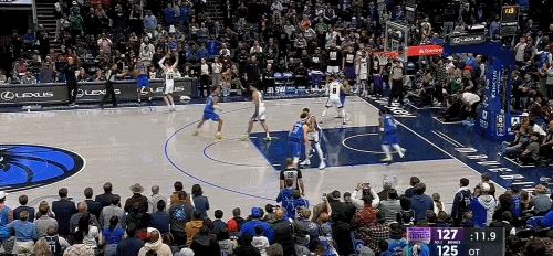 马刺横扫独行侠,德罗赞带队取胜 马刺横扫独行侠,德罗赞带队取胜