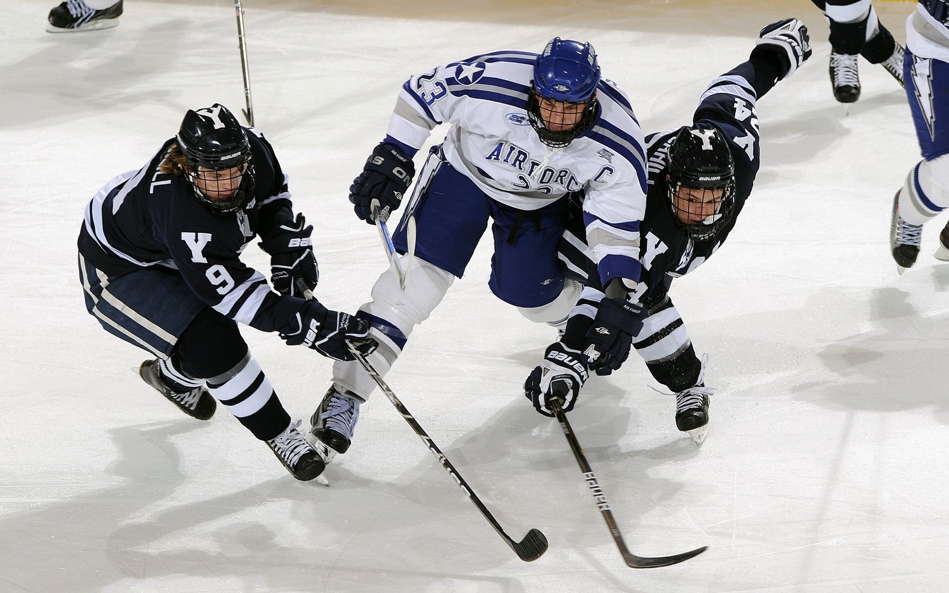 欧冠淘汰赛之夜，火焰从深渊中腾起，基耶萨完成了父亲未竟的史诗