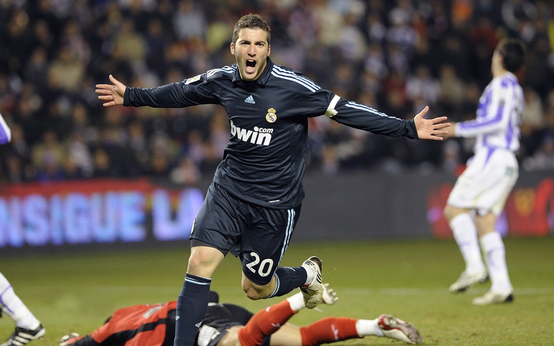 神性的溃败与人性的凯旋,当圣保罗跌落凡尘,愤怒凡夫重铸辉煌