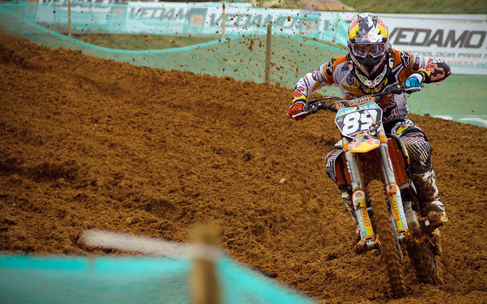 神子与棋局,当维尼修斯以天赋点燃伯纳乌,国际米兰用智慧在诺坎普投下惊雷