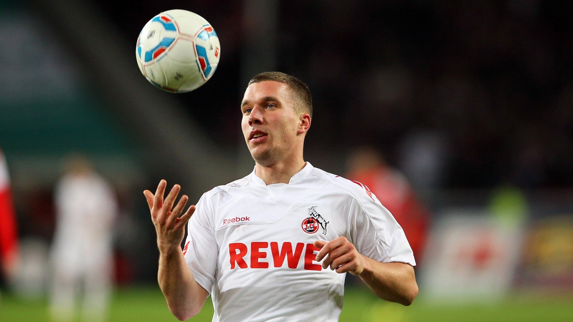 序曲与终章,德约科维奇用同一把火焰,点燃赛季的两极